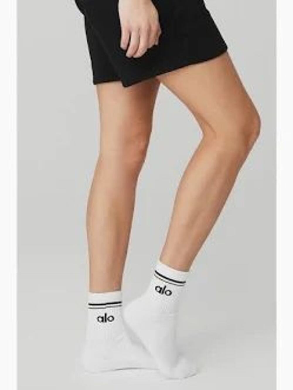 NWT ALO YOGA UNISEX HALF-CREW THROWBACK SOCK WHITE/BLACK MSRP $34 SZ MED
